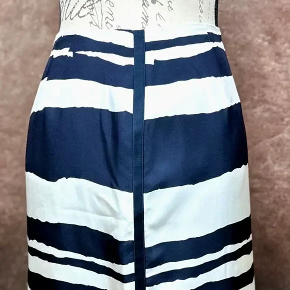 W by Worth Wavy Stripe 100% Silk Twill Slim Skirt Navy/White size 10